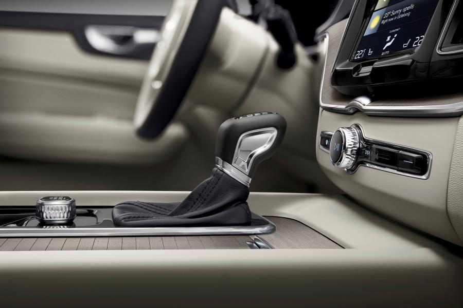 Детали интерьера Volvo XC60 T6 Inscription 2017 года  (WW) (фото 45 из 72)